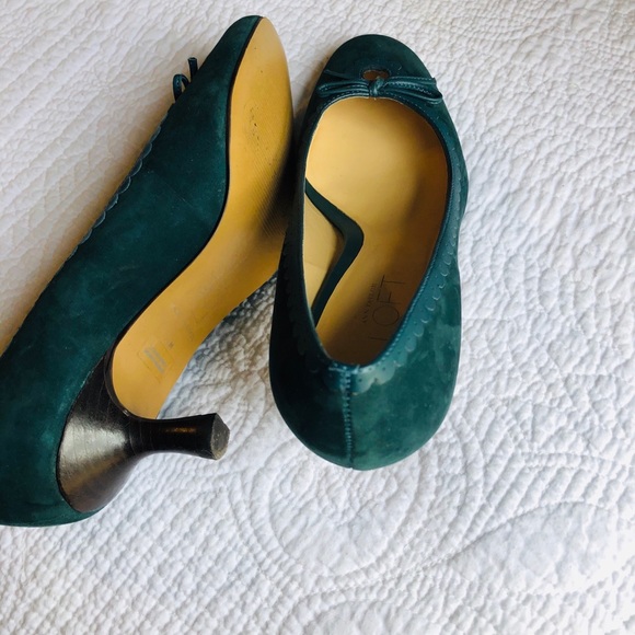 Vintage Green Suede Pumps - Picture 3 of 3